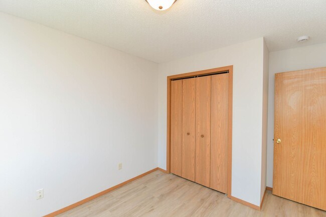 Building Photo - 4405 W Antelope Dr