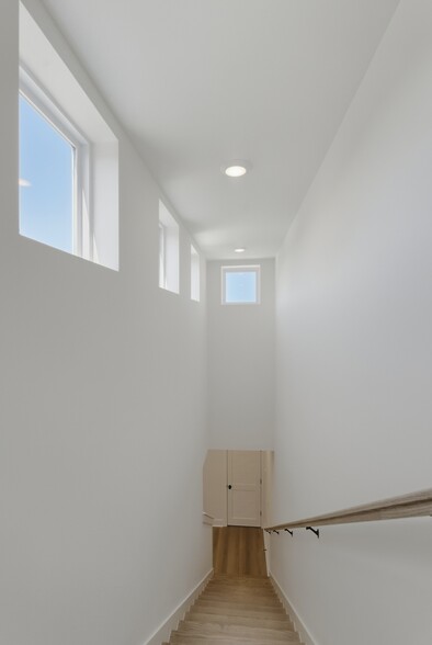 Building Photo - 626 40th Ave N