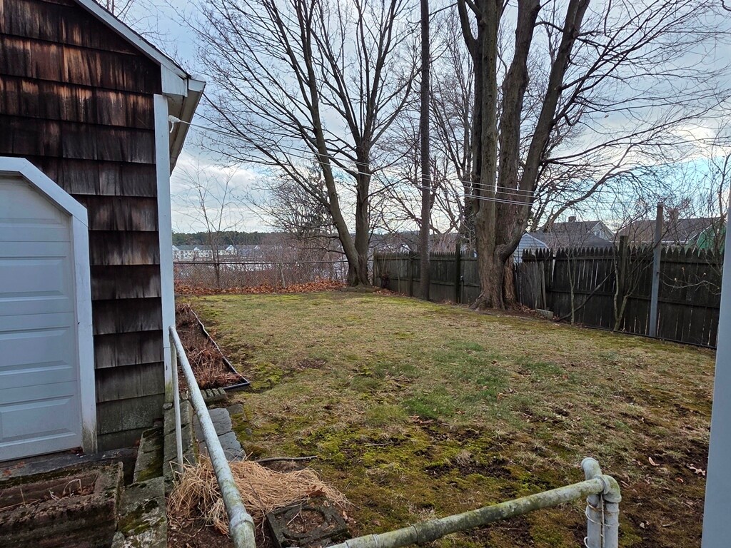 Building Photo - 19 Lakeview Ave