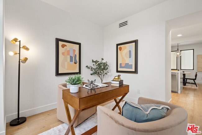 Building Photo - 5625 Crescent Park W