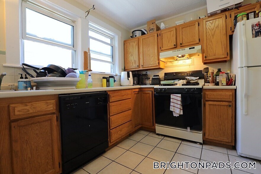 Building Photo - 102 Nonantum St