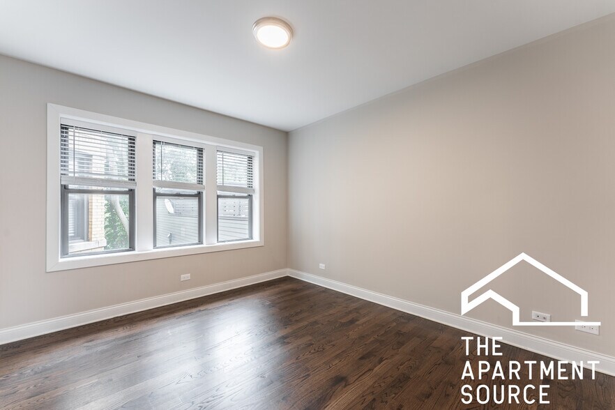 Building Photo - 2238 N Sawyer Ave