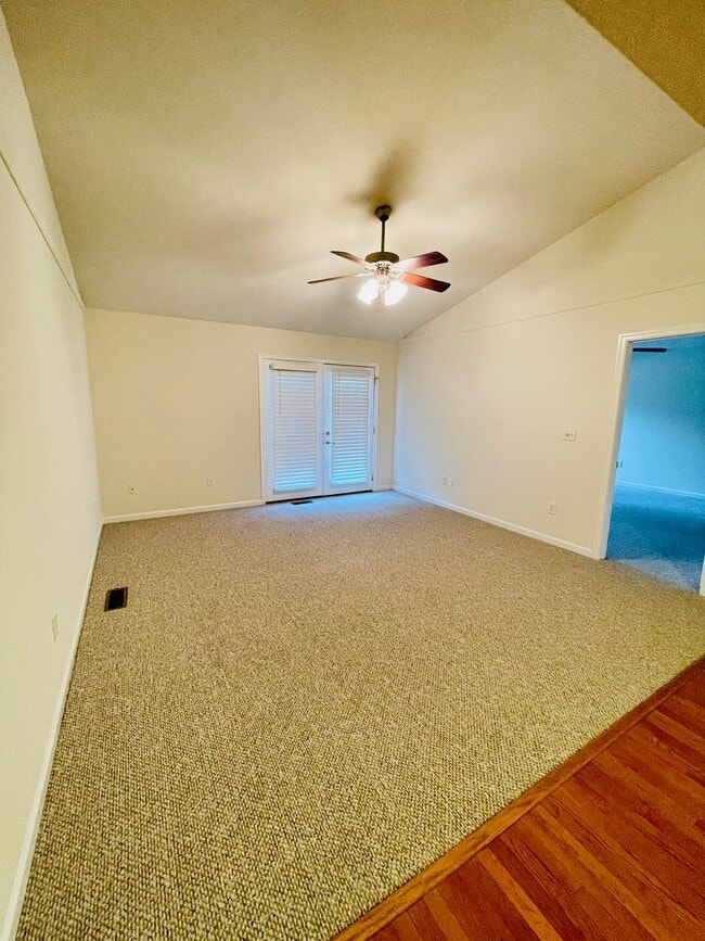 Building Photo - Updated Duplex for Rent