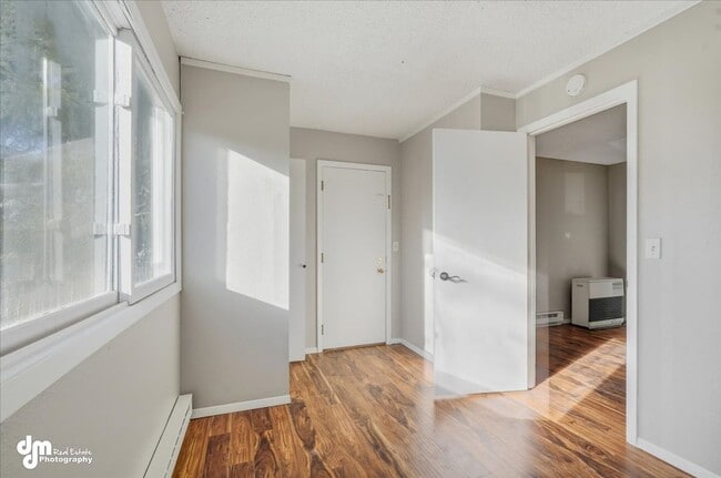 Building Photo - Charming 2BD/1BA Condo