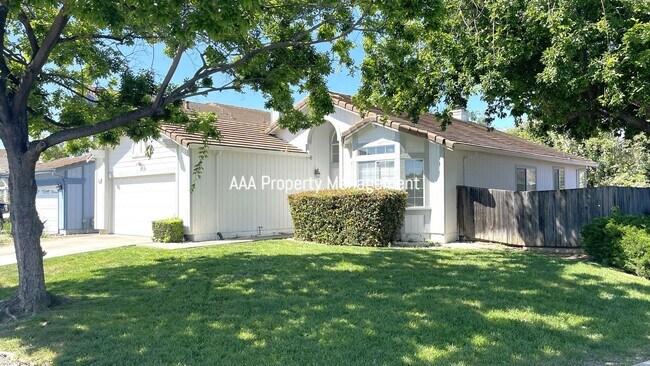 Building Photo - Brentwood Beautiful 3 bedroom 2 bath home!...