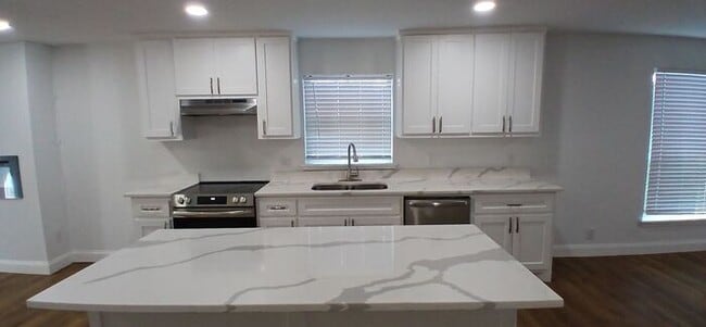 Building Photo - Updated Fort Worth Gem — Over 2,000 Sq Ft, Fireplace & Two Living Spaces