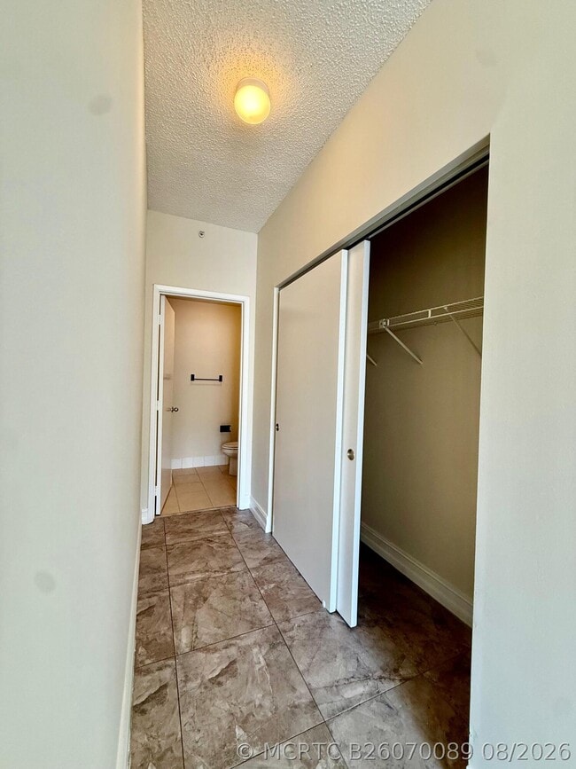 Building Photo - 6960 SW 39th St