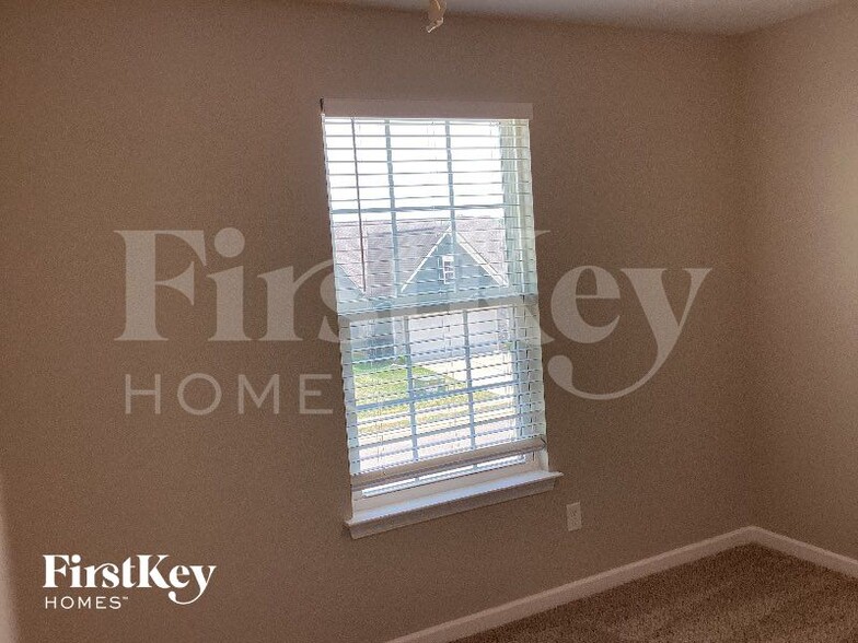 Building Photo - 2816 Bluestem Ln