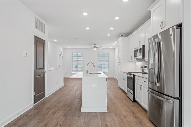 Building Photo - 416 Burton Dr