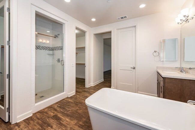 Building Photo - Village at Los Carneros 5 bdrm / 3 bth Home w/ 2-Car Garage and AC!