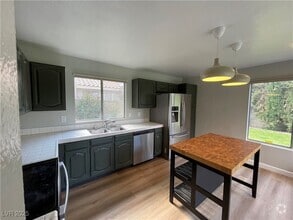 Building Photo - 2804 Oasis Cir