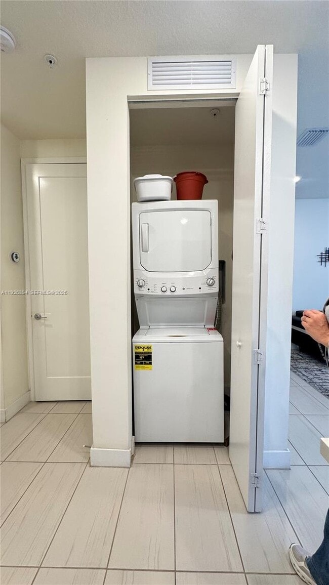 Building Photo - 6416 NW 102nd Ct