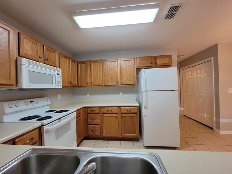 Building Photo - 4434 Gearhart Rd