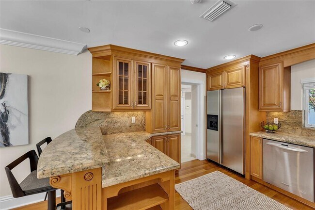 Building Photo - 2840 NE 26th Ct