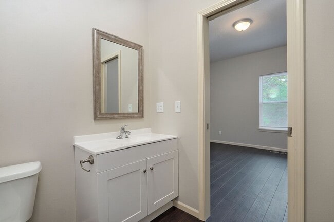 Building Photo - 509 E Madison St