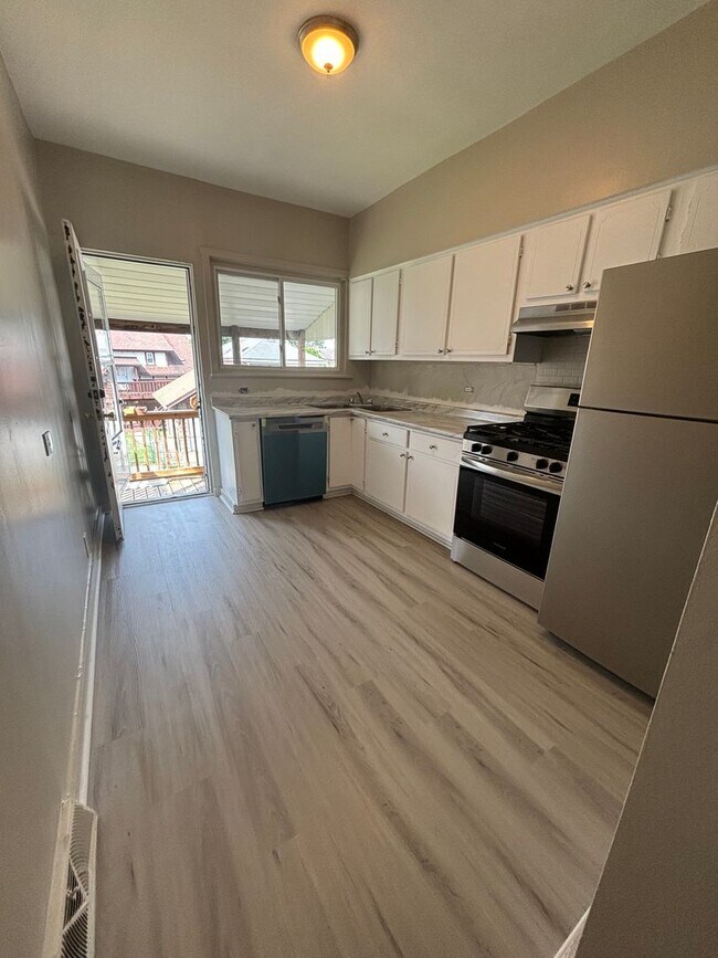 Building Photo - Fully Updated Dormont Oasis – Available August 1st