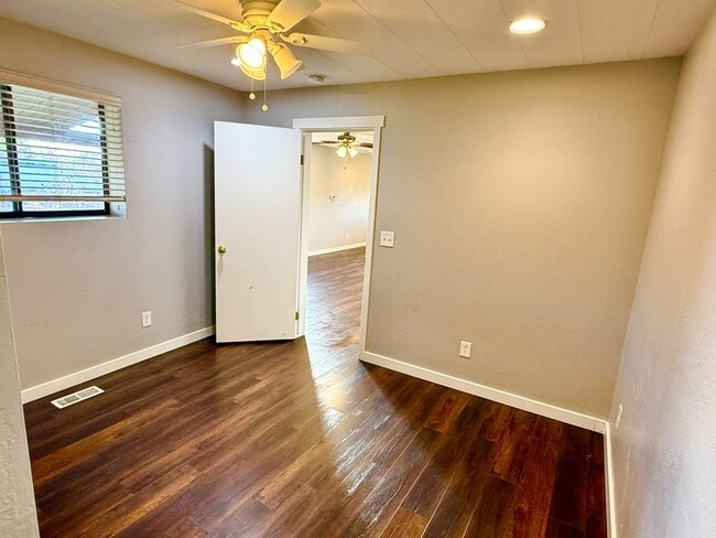 Building Photo - 7428 S 700 E