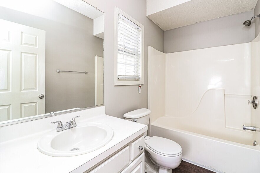 Building Photo - 5879 Newnan Ct