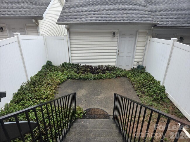 Building Photo - 109 Chawton Ln