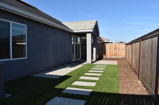 Building Photo - 610 Wood Crest Ave