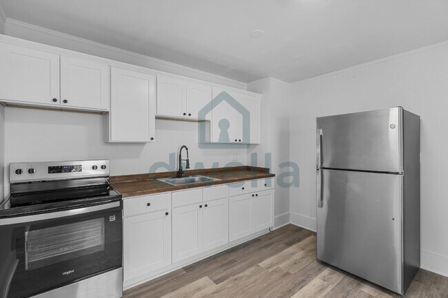 Building Photo - FULLY RENOVATED 3-Bedroom Rental Home on Woodlawn Ave.-UNMATCHED COMFORT, CONVENIENCE & VALUE!