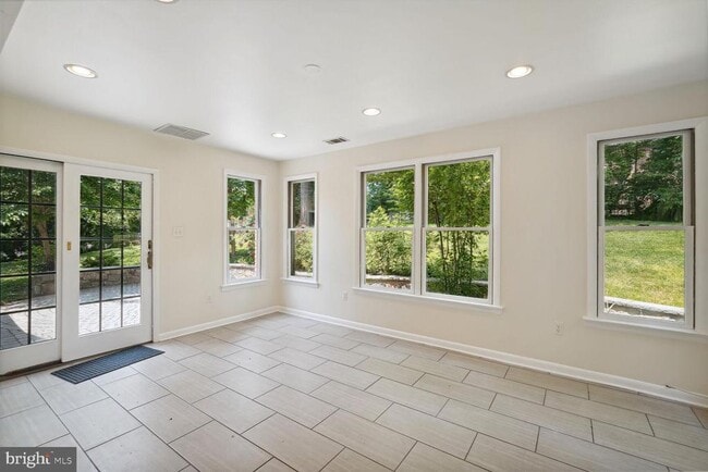 Building Photo - 7701 Barnum Rd
