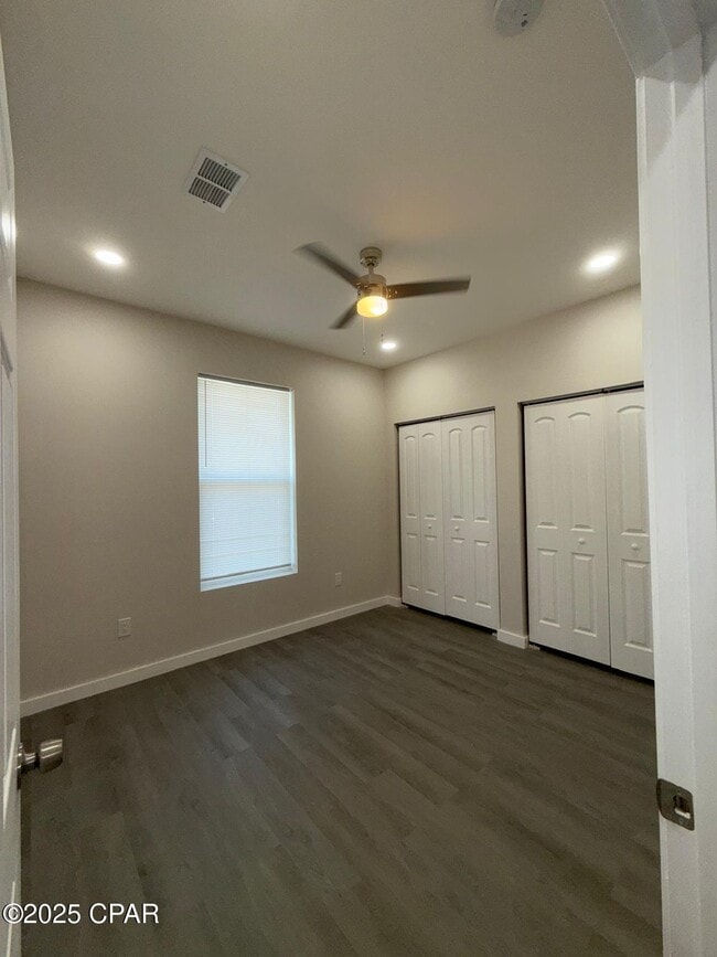 Building Photo - 2913 E 5th Ct