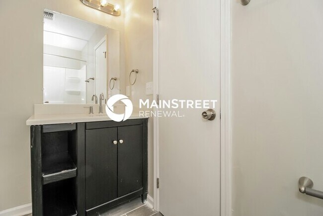 Building Photo - 3 Bedroom Pet-Friendly Home in Kennesaw, GA with Main Street Renewal