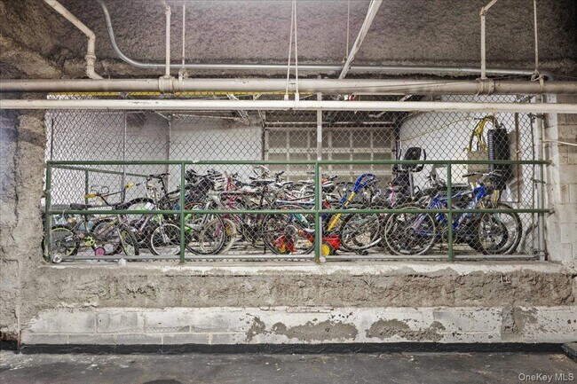 Building Photo - 16 Lake St