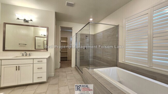 Building Photo - Upgraded 4 Bed + Loft | Solar | EV Charger | Outdoor Living | Folsom