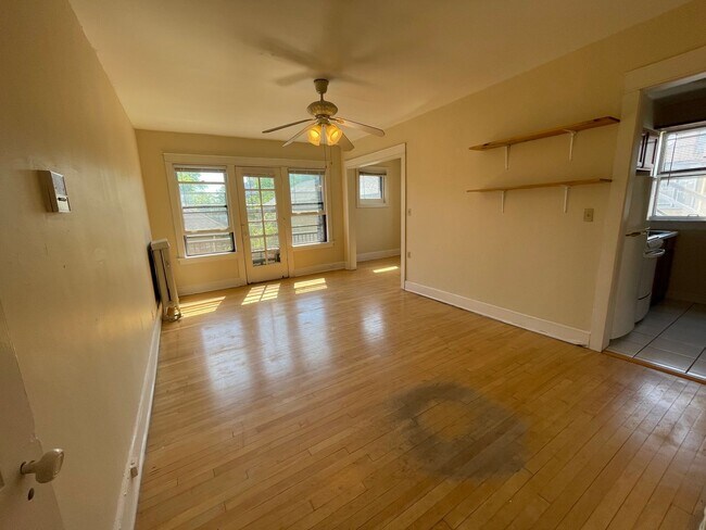 Interior Photo - 719 E Knapp St