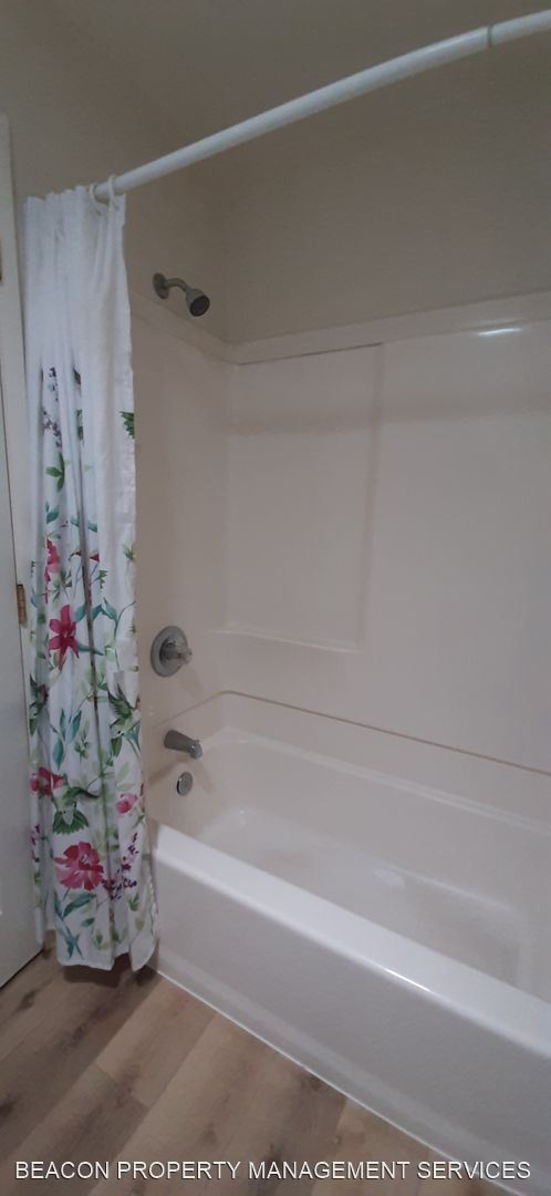 Building Photo - 2 br, 1 bath House - 918 LLOYD STREET