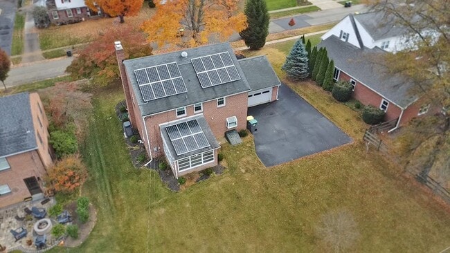 Building Photo - Lovely Colonial Home in Sharpley