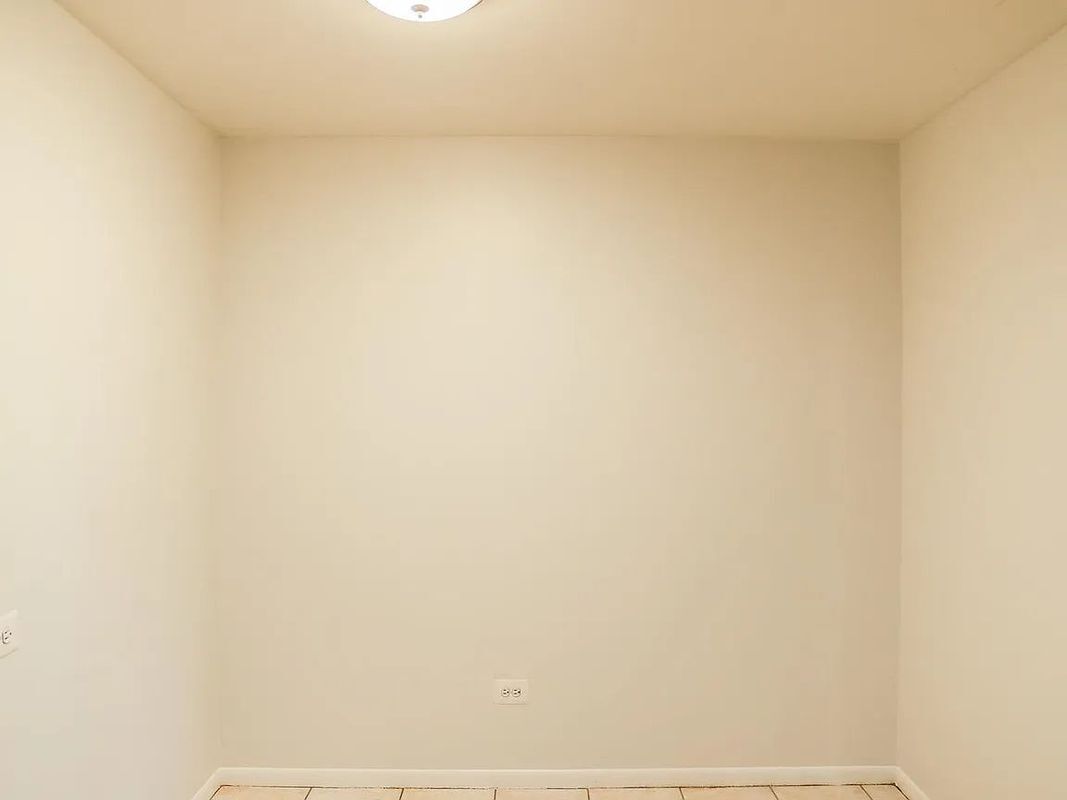 Building Photo - 700 McKinley Ave