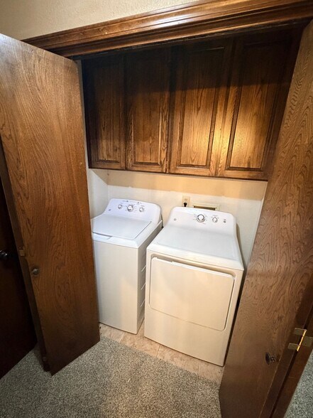 Building Photo - 1820 Windhill Ave