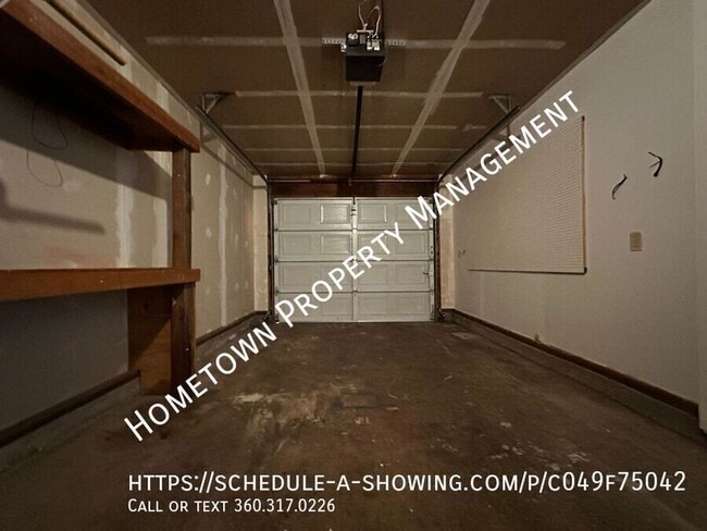 Building Photo - 1310 Goldenrod Dr SE