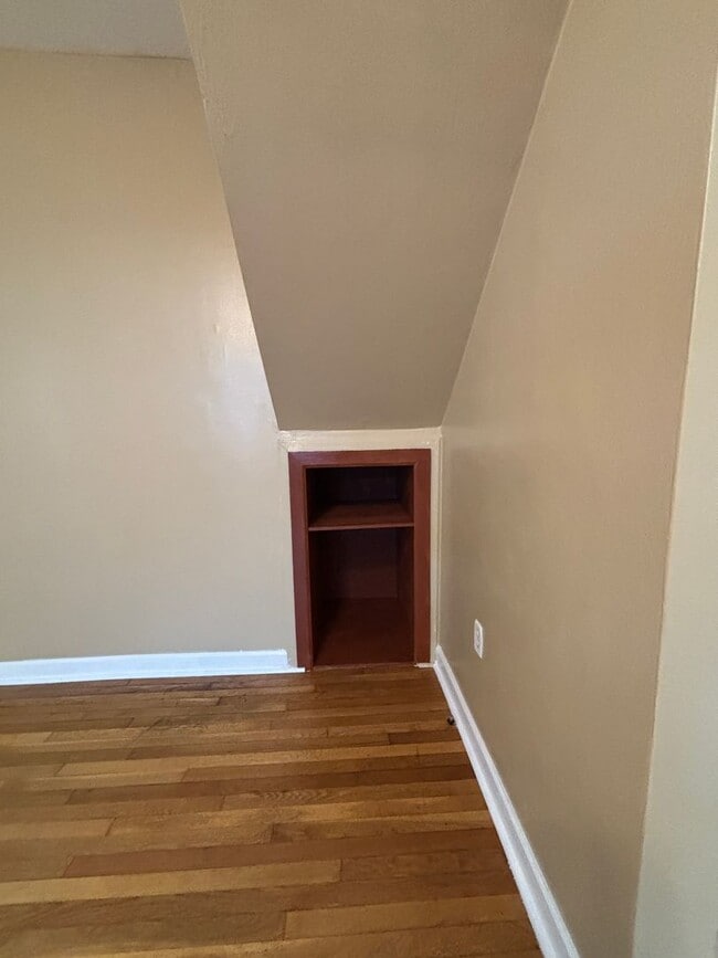 Building Photo - 14 W Carrollton Ave