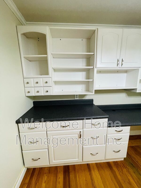 Building Photo - 2561 Olympic Blvd