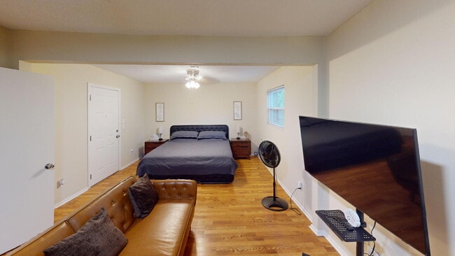 Building Photo - 3900 Baywoods Dr