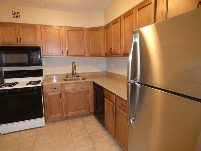 Building Photo - Renovated 1BR, 1BA + Garage Space. 2 Block...