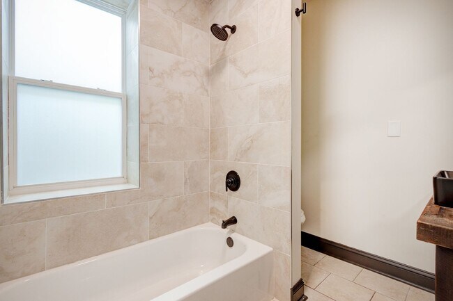 Building Photo - 3007 W Fletcher St