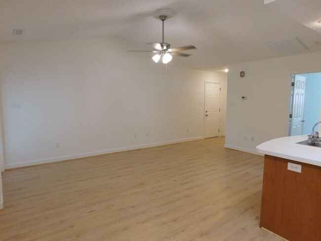 Building Photo - 208 Tobiano Dr