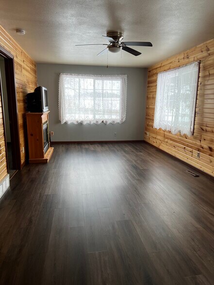 Livingroom - S13190 County Road K