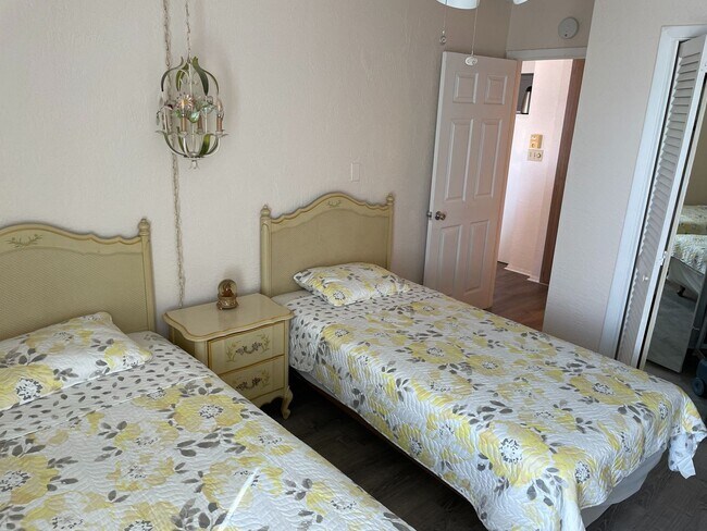 Building Photo - 1/1 Furnished with Lake View & Utilities in Tahitian Gardens a 55+ Community.