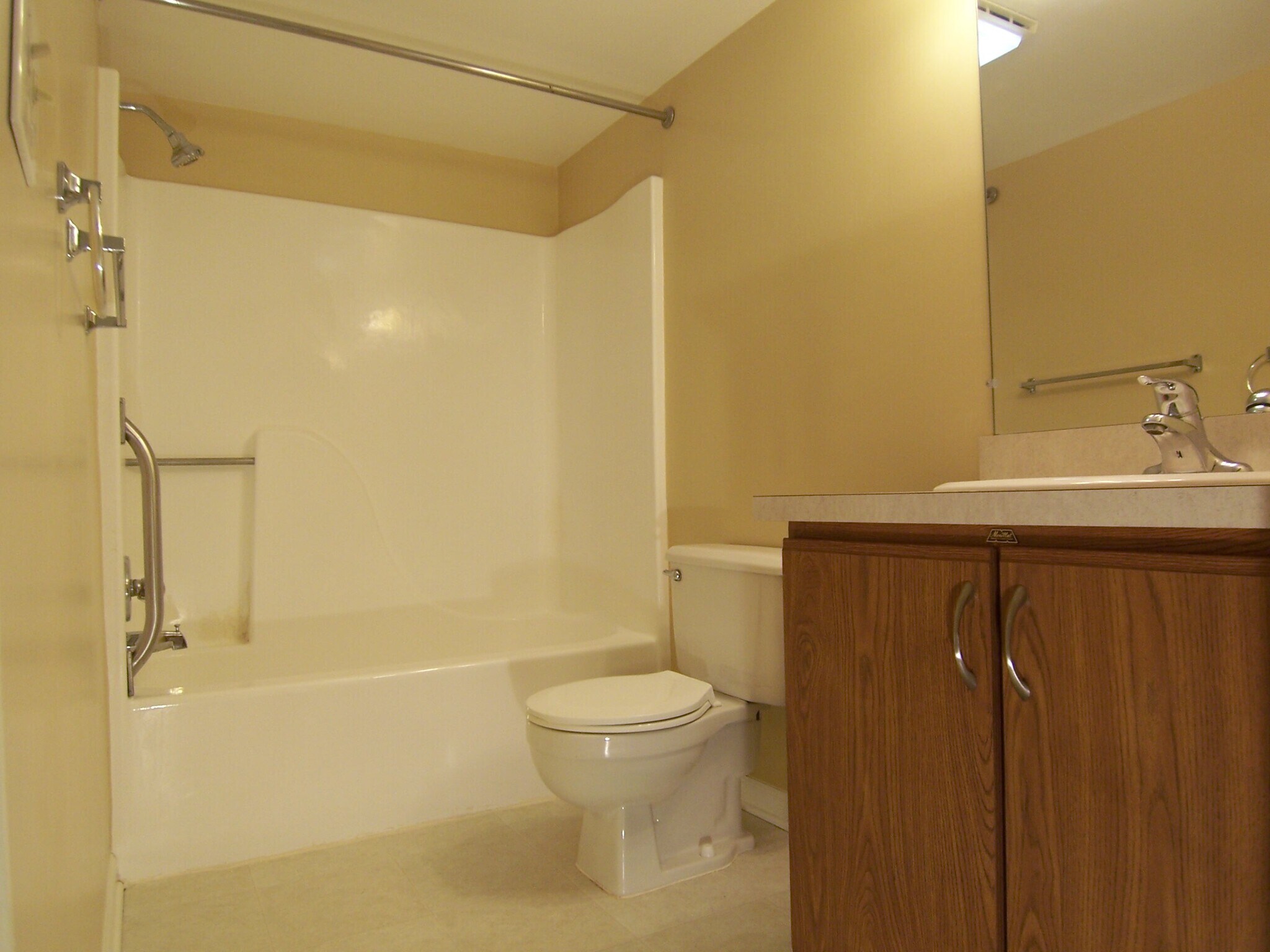 Building Photo - 111 Fieldcrest St