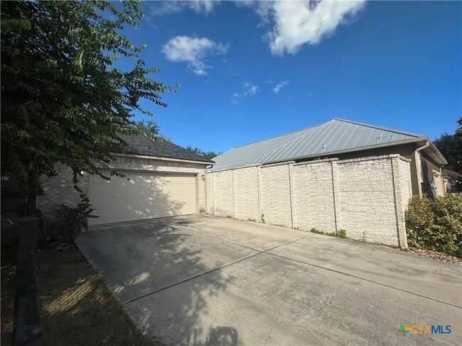 Building Photo - 2263 Kensington Way