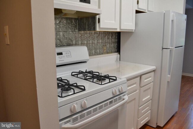 Building Photo - 1523 Colonial Dr