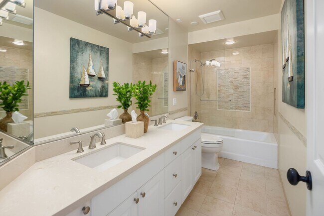 Building Photo - Luxury Mercer Island Retreat | Lake Views & Minutes to Seattle!!!
