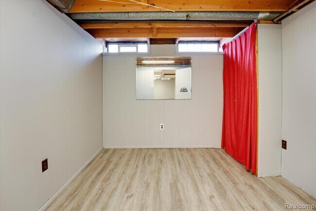 Building Photo - 32536 Warner Dr