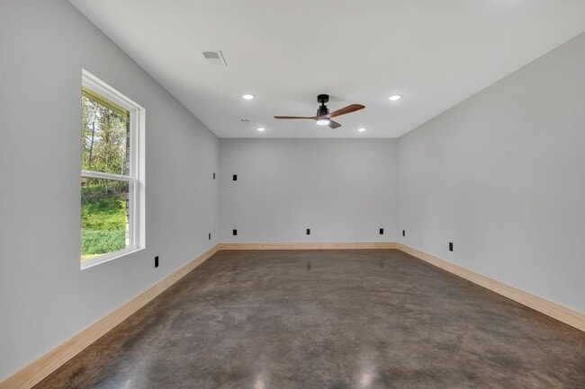 Building Photo - 110 Hooper Dr
